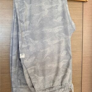 Vuori Performance Joggers, Camo, Size S